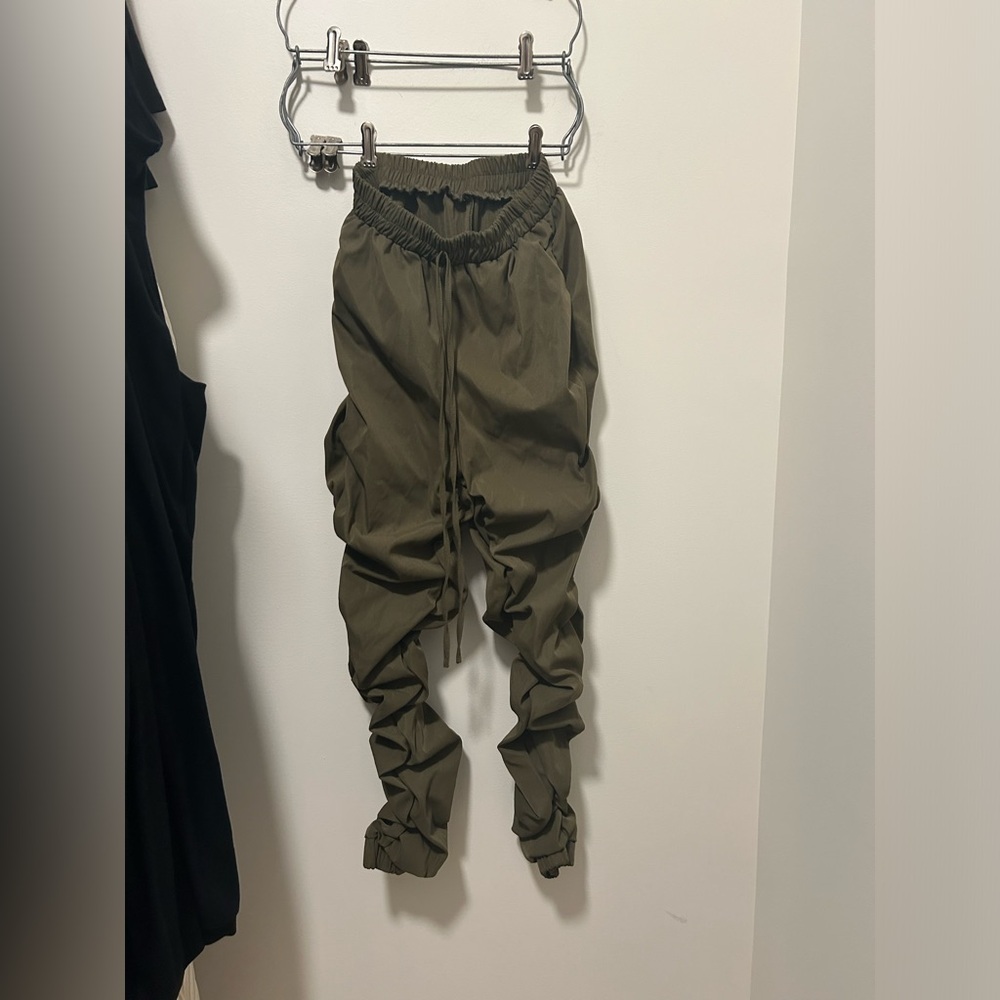 xs green shein scrunched joggers!